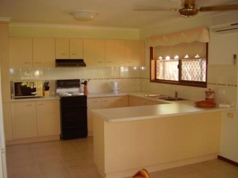 10 William Street, Urangan QLD 4655