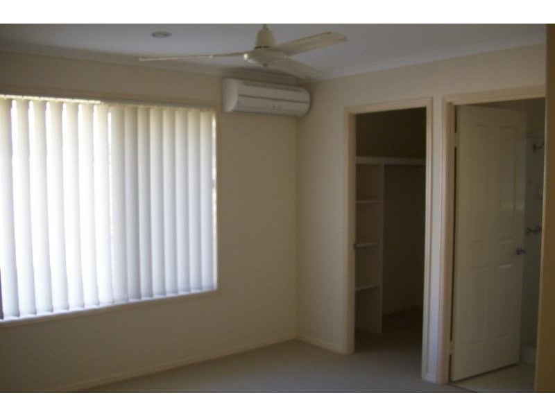 8 Emerald Park Way, Urangan QLD 4655