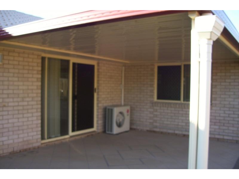 8 Emerald Park Way, Urangan QLD 4655