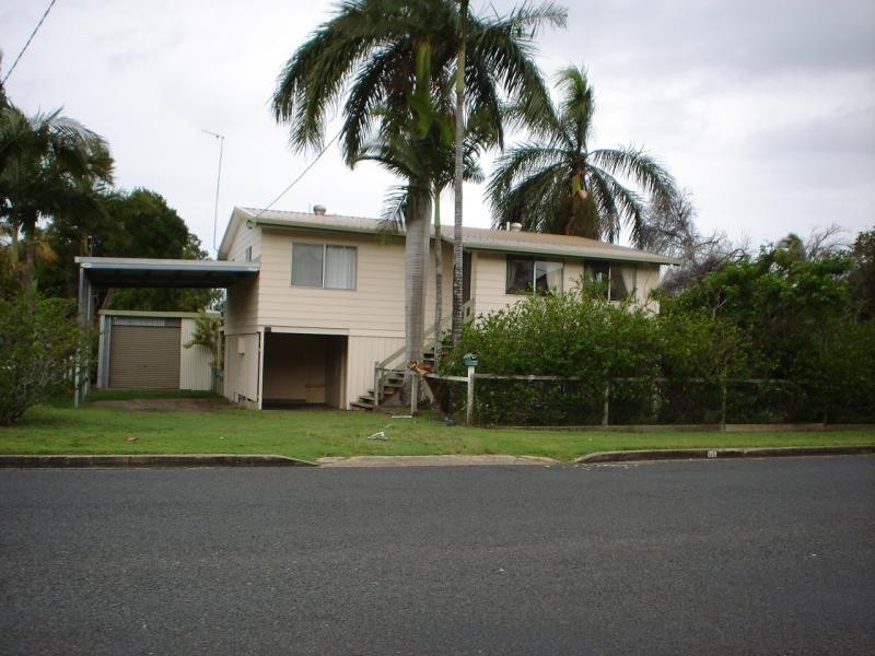 66 Kent Street, Urangan QLD 4655