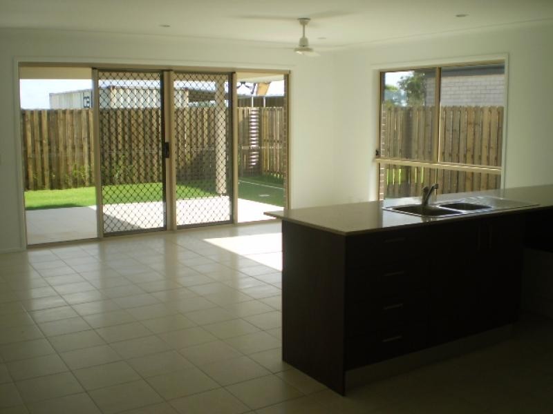 6 Salamander Ave, Urraween QLD 4655
