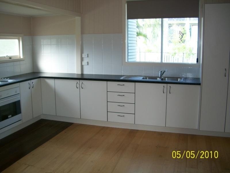 67 Chapel Road, Nikenbah QLD 4655