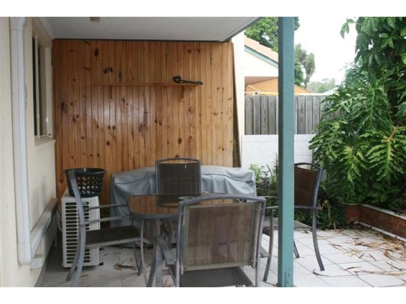Unit 2/21 Campbell Street, Torquay QLD 4655