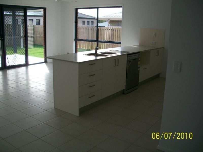 6 Santa Maria Drive, Urraween QLD 4655