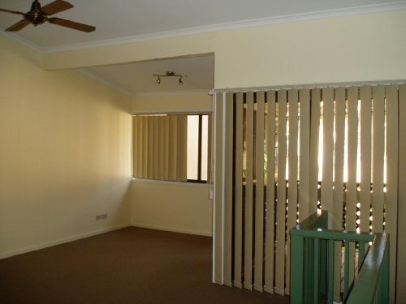 Unit 3/447 Esplanade, Torquay QLD 4655