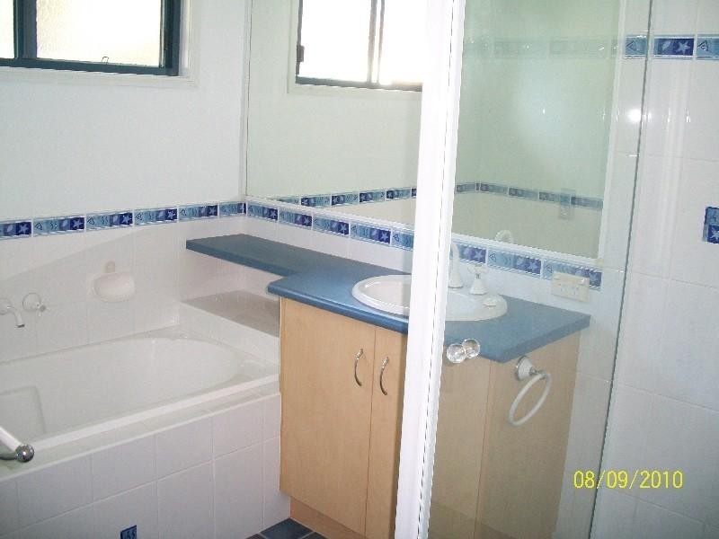 Unit 33/415 Boat Harbour Drive, Torquay QLD 4655