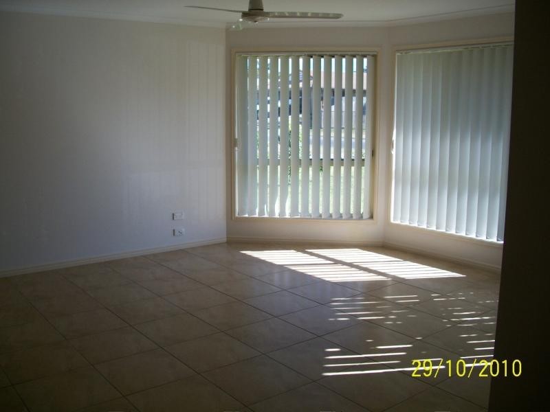 14 Topaz Circuit, Urangan QLD 4655