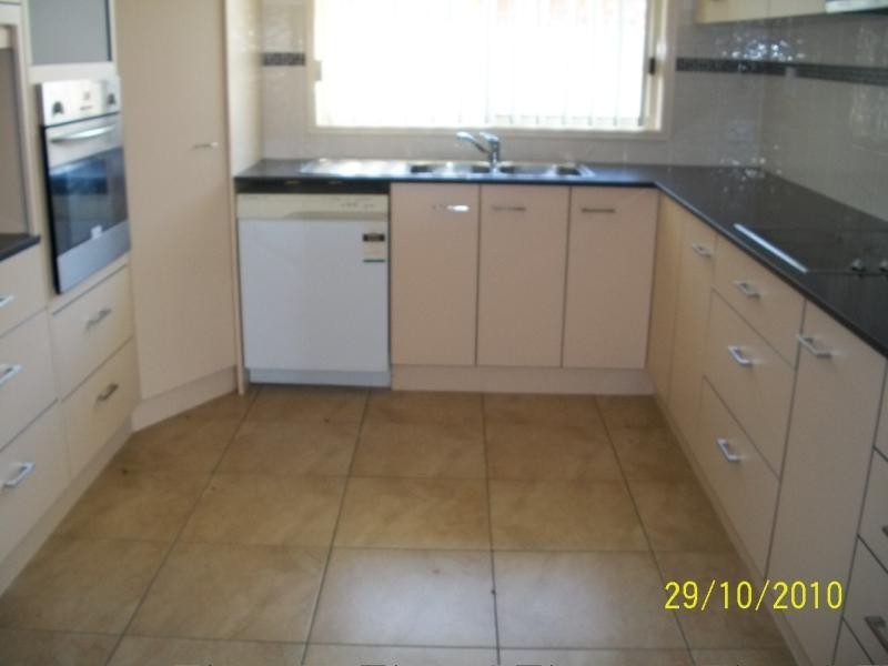 14 Topaz Circuit, Urangan QLD 4655