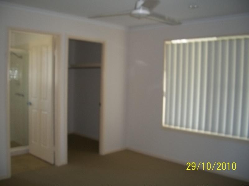 14 Topaz Circuit, Urangan QLD 4655