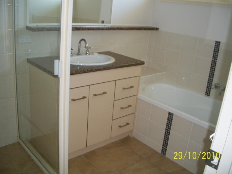 14 Topaz Circuit, Urangan QLD 4655