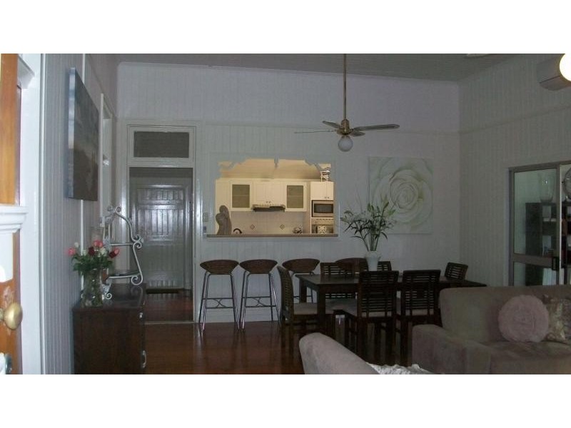 25 Robert Street, Torquay QLD 4655