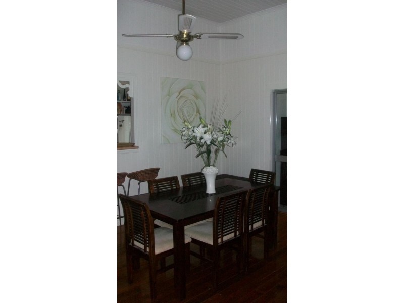 25 Robert Street, Torquay QLD 4655
