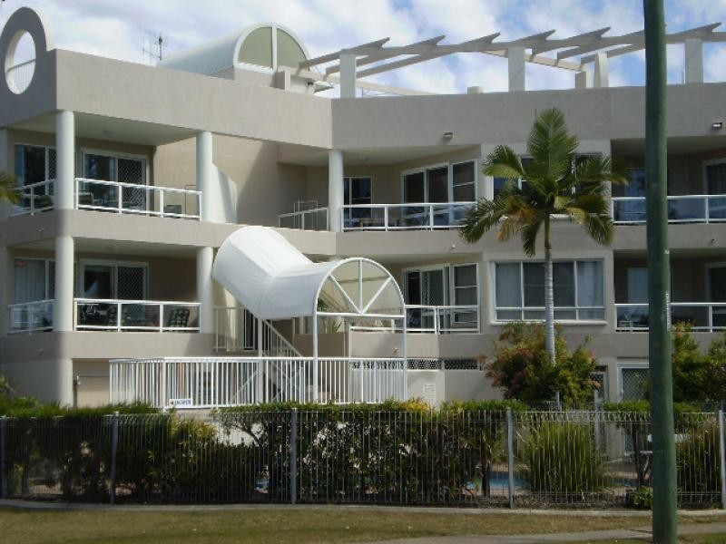 Unit 4/325 Charlton Esplanade, Scarness QLD 4655