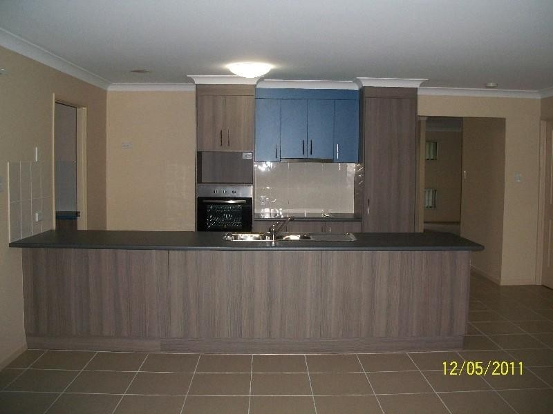 8 Jensen Drive, Urraween QLD 4655