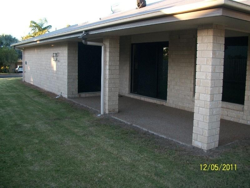 8 Jensen Drive, Urraween QLD 4655