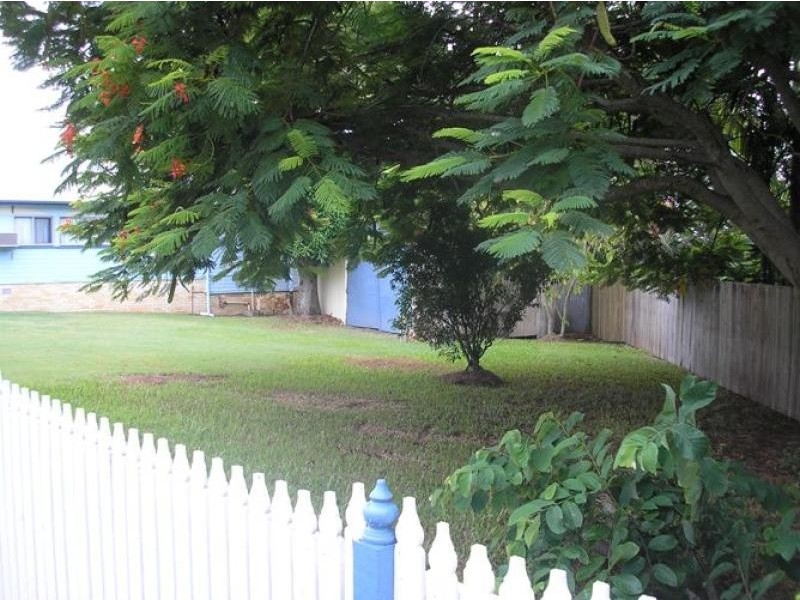 60 Kent Street, Urangan QLD 4655