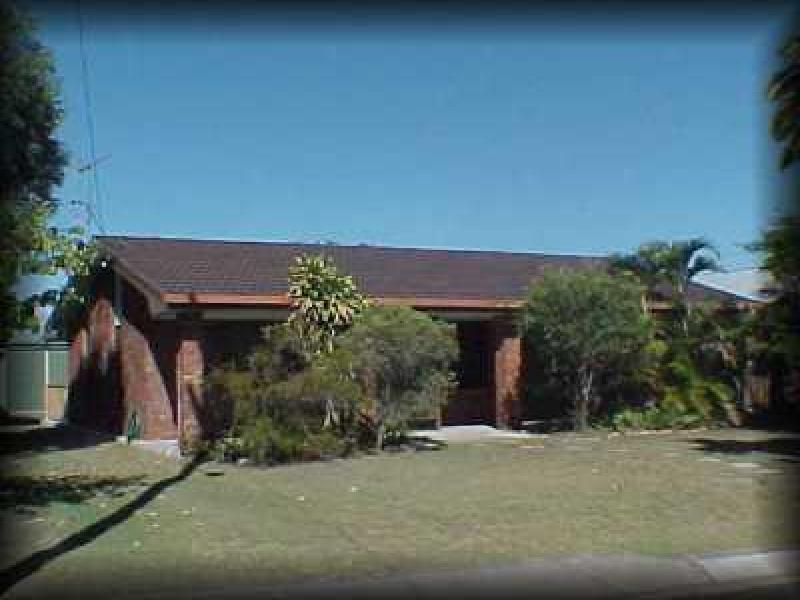 16 Margaret Street, Urangan QLD 4655