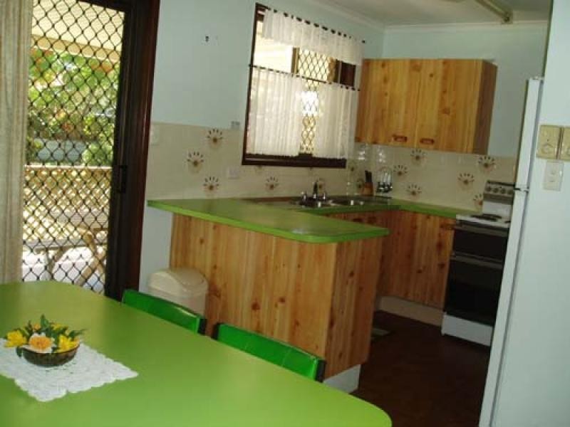 16 Margaret Street, Urangan QLD 4655
