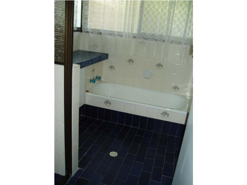 16 Margaret Street, Urangan QLD 4655