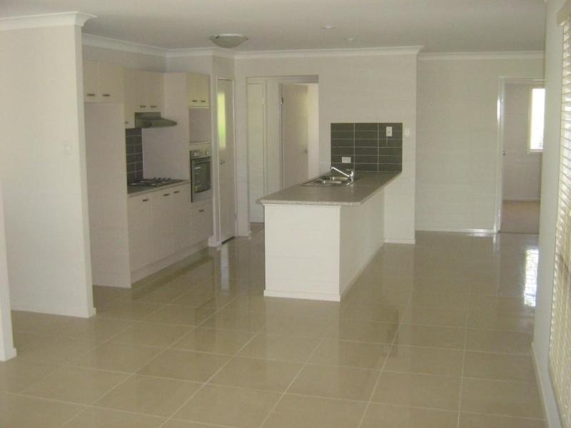 166 Lakes Drive, Laidley Heights QLD 4341