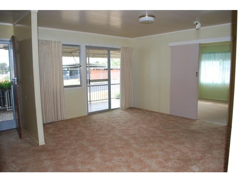 16 Yates Street, Gatton QLD 4343