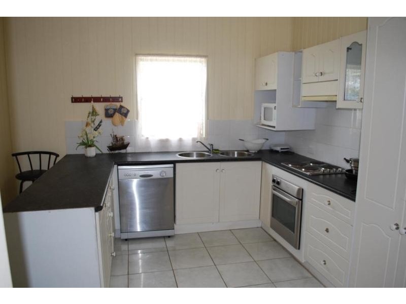 160 Lakes Drive, Laidley Heights QLD 4341