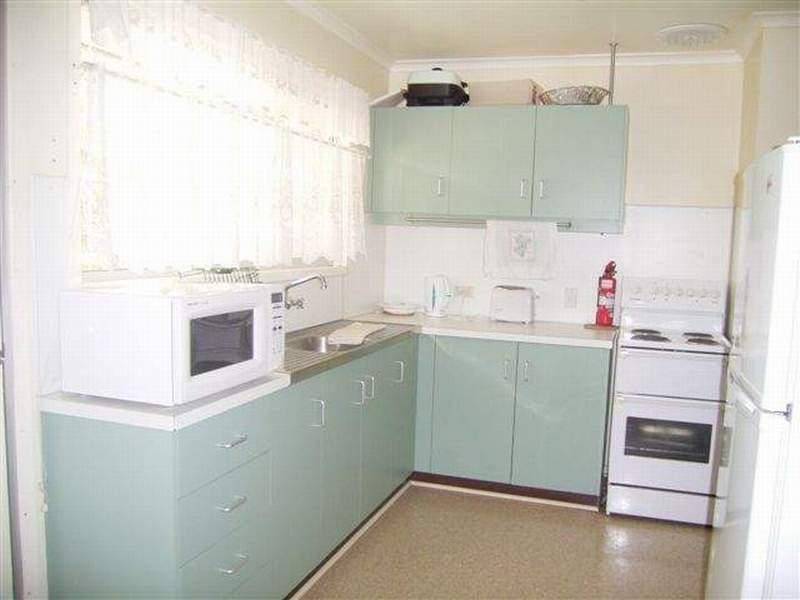 6 BEETSON STREET, Moranbah QLD 4744