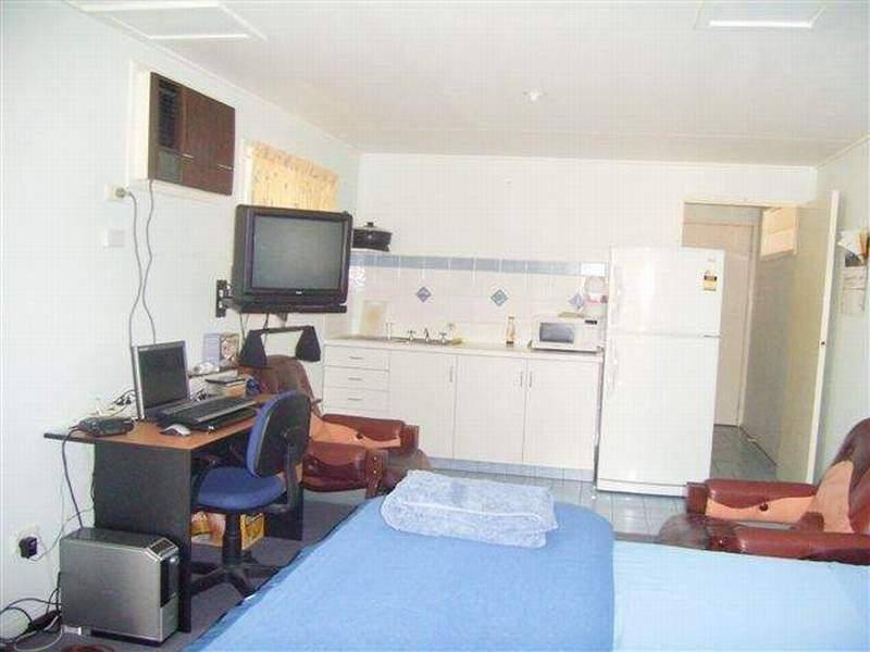 6 BEETSON STREET, Moranbah QLD 4744