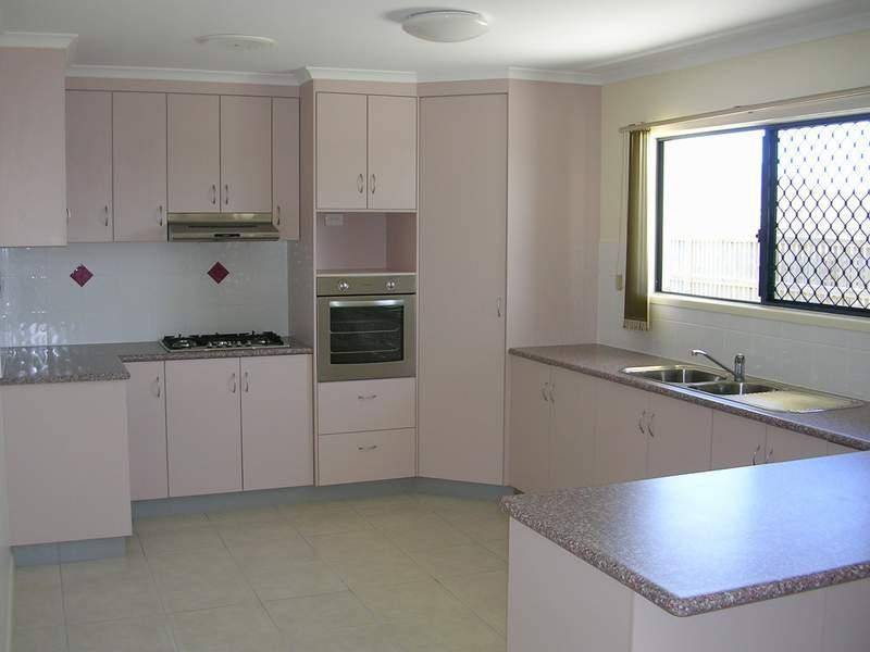 66 VICTOR AVENUE, Glenella QLD 4740