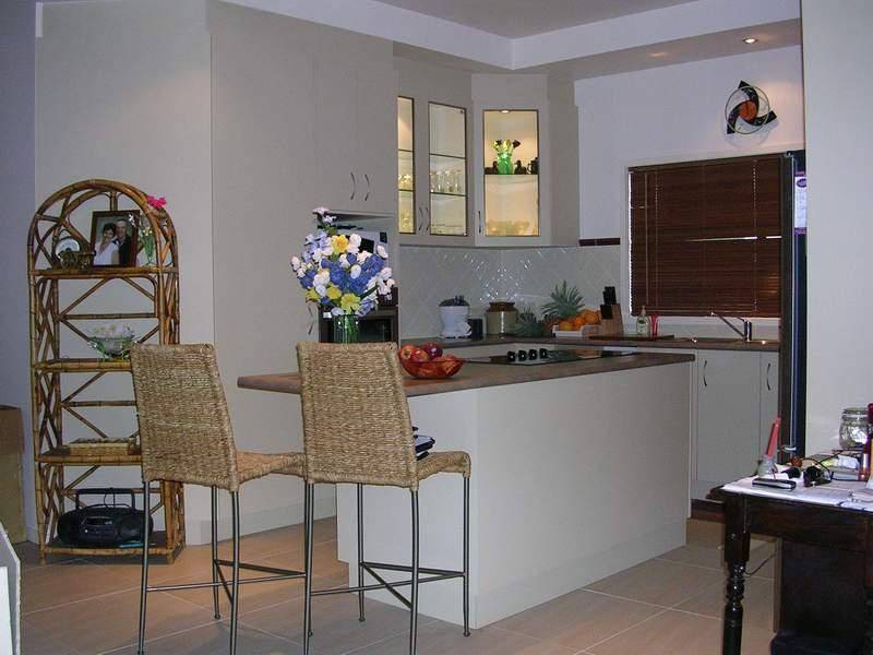 8 HOLMES AVENUE, Sarina QLD 4737