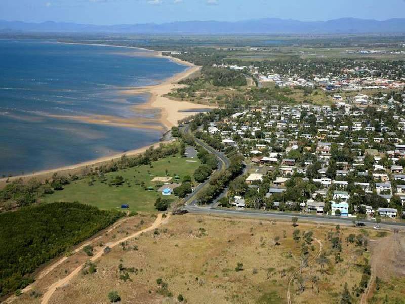 24 REEF PARADE, East Mackay QLD 4740