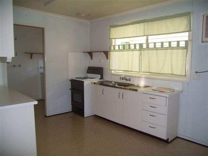 17 BELYANDO AVENUE, Moranbah QLD 4744