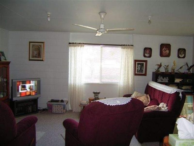 4 MUNRO STREET, Moranbah QLD 4744