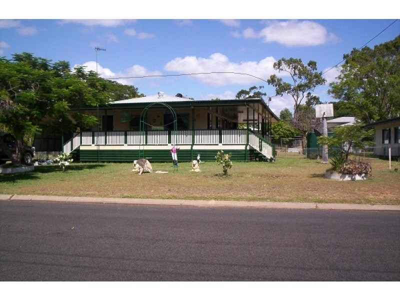 32 BEARDMORE CRESCENT, Dysart QLD 4745