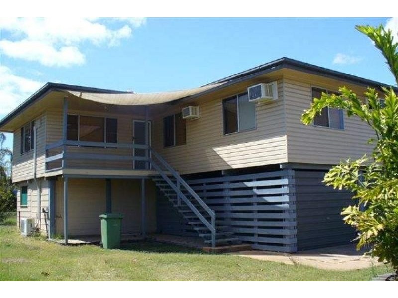 8 Rolfe Street, Moranbah QLD 4744
