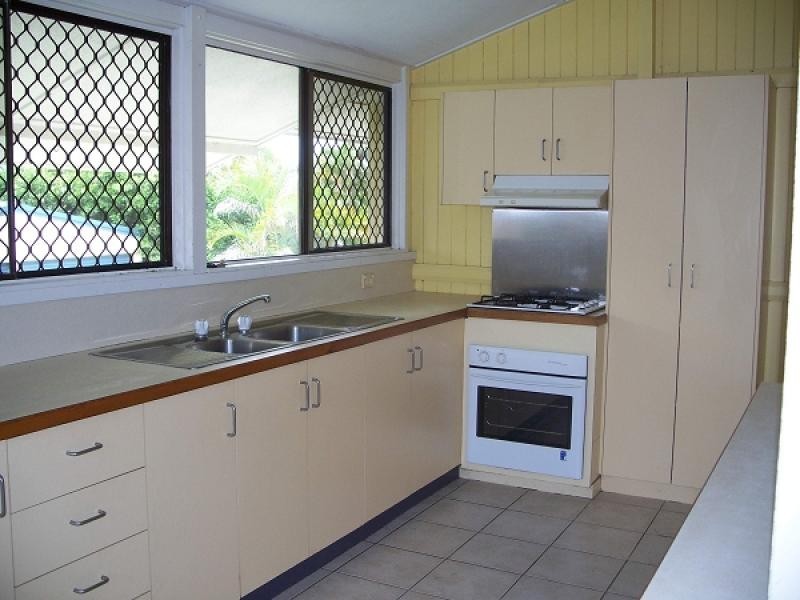 10 OAK STREET, Andergrove QLD 4740