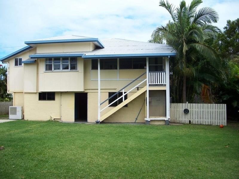 10 OAK STREET, Andergrove QLD 4740