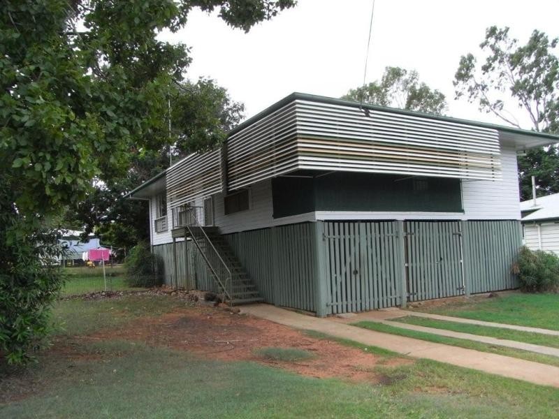 33 Leslie Drive, Moranbah QLD 4744