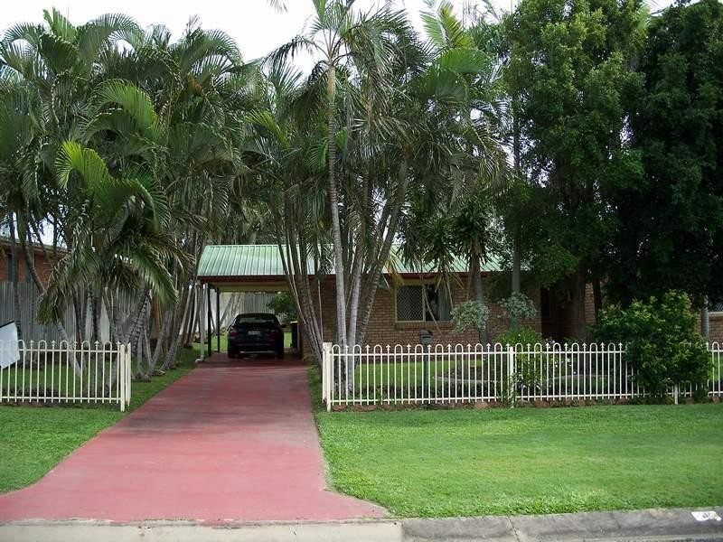 4 JOHN OXLEY AVENUE, Rural View QLD 4740