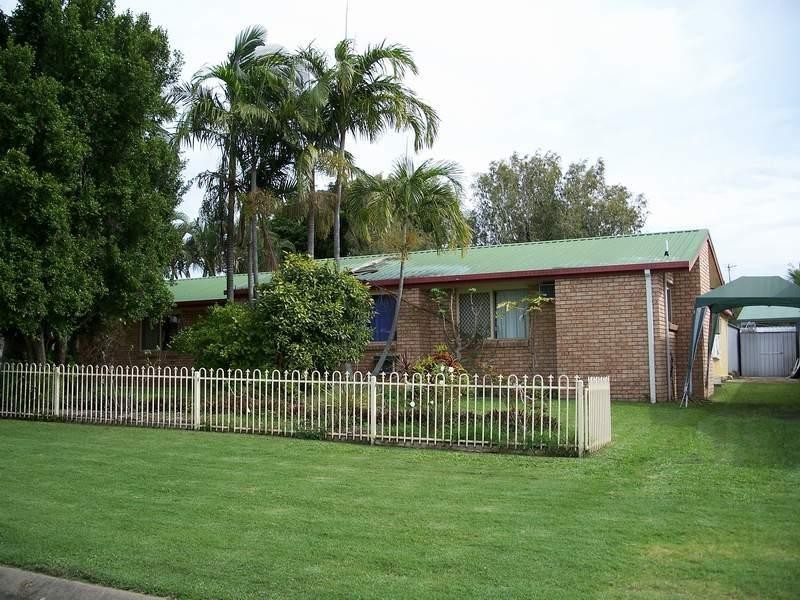 4 JOHN OXLEY AVENUE, Rural View QLD 4740
