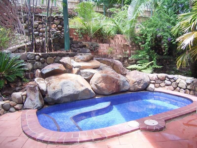 2 EULBERTIE AVENUE, Eimeo QLD 4740