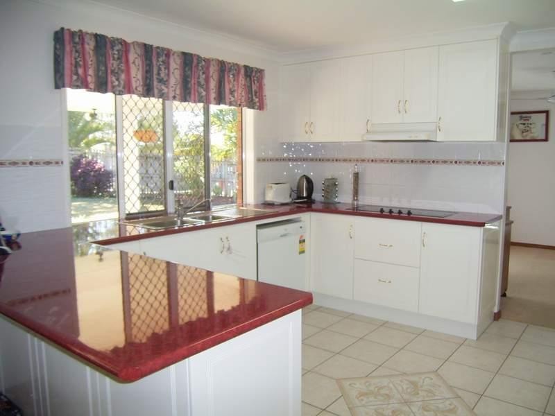31 DENHAM CRESCENT, Rural View QLD 4740