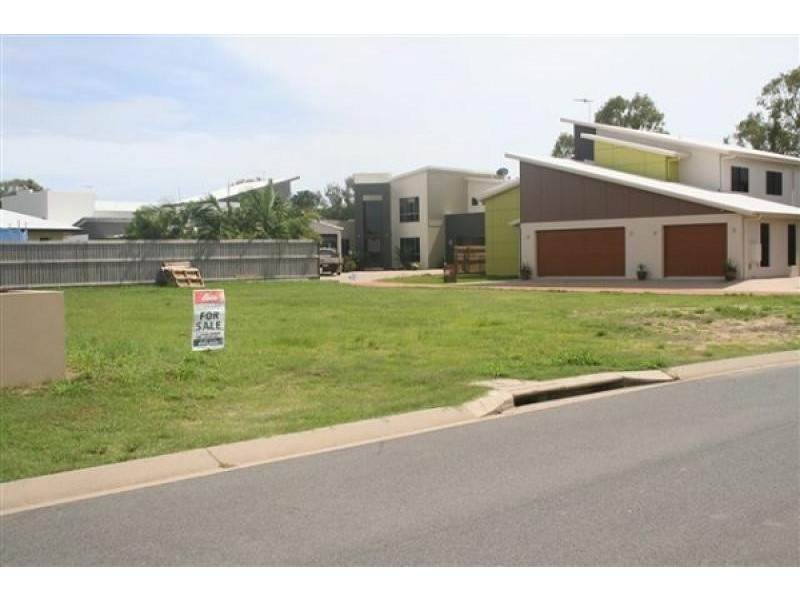 7 Seafarer Court, Blacks Beach QLD 4740