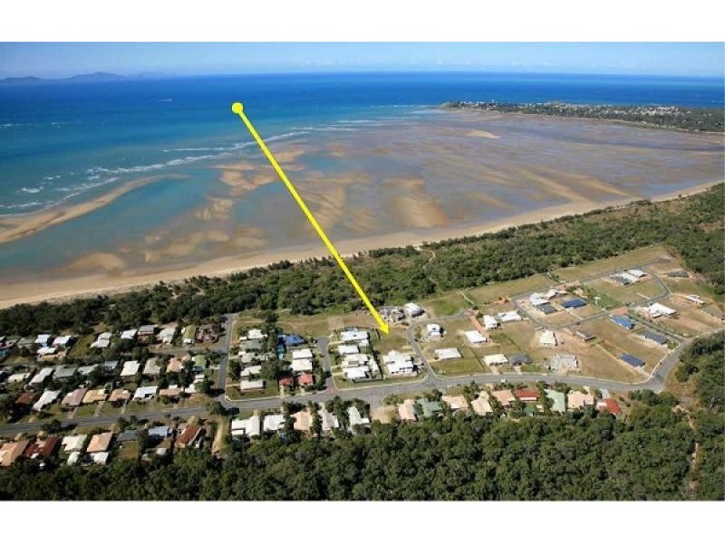7 Seafarer Court, Blacks Beach QLD 4740