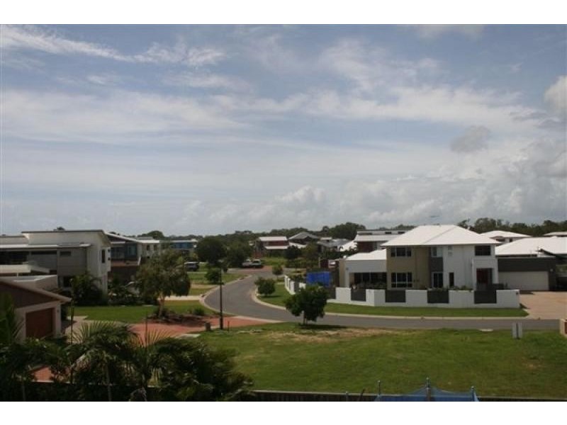 7 Seafarer Court, Blacks Beach QLD 4740