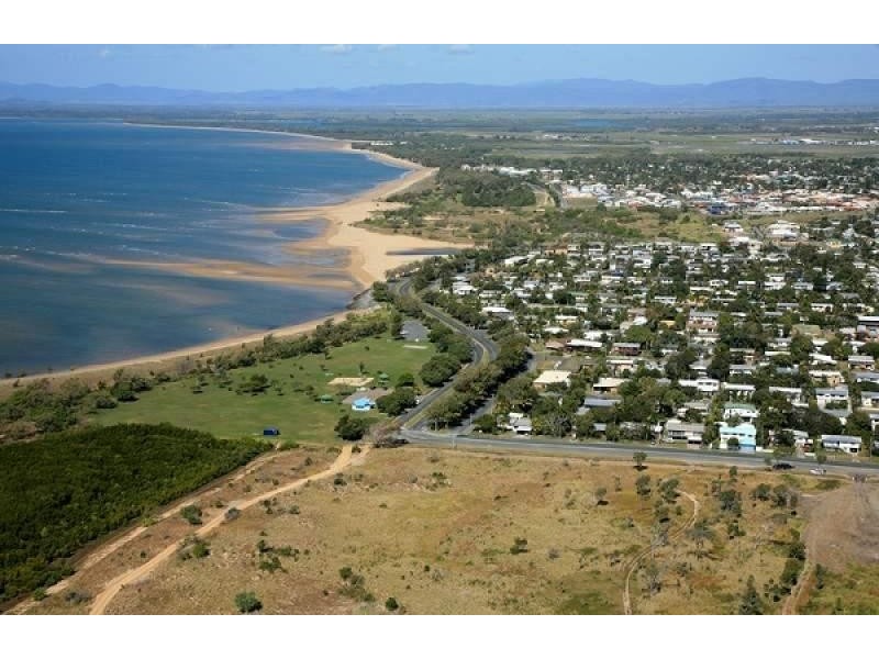 24 REEF PARADE, East Mackay QLD 4740