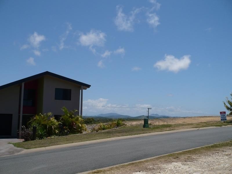 11 VAILALA RISE, Rural View QLD 4740