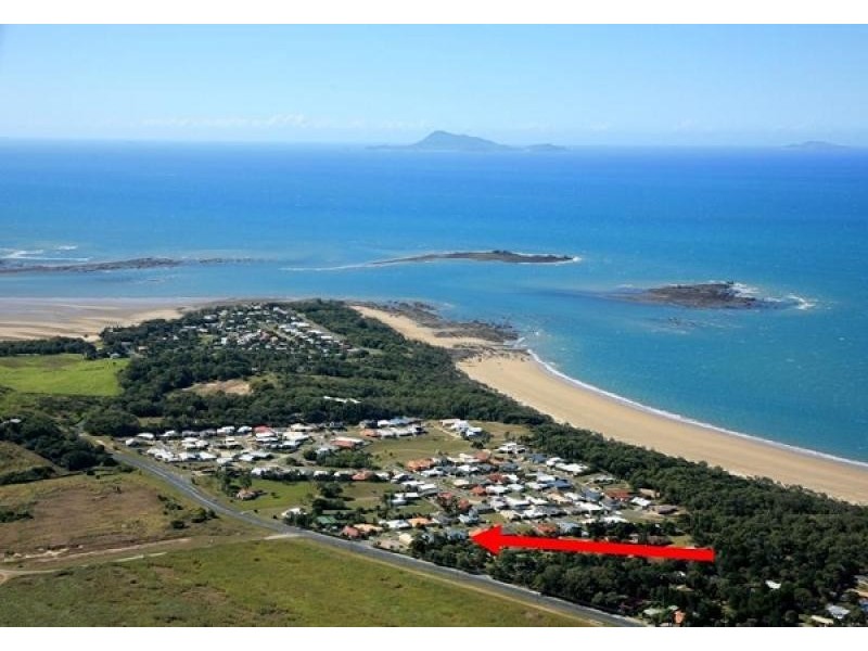 8 Beachside Place, Shoal Point QLD 4750