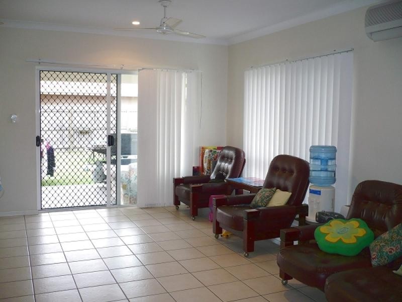 8 Beachside Place, Shoal Point QLD 4750
