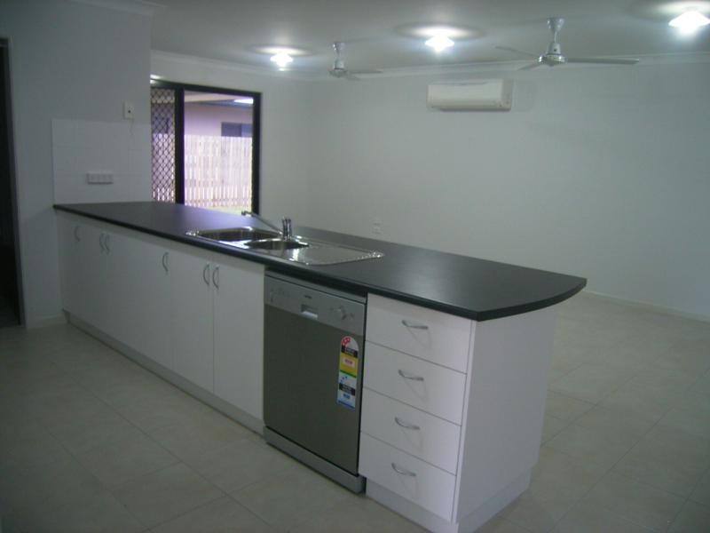 36 JASMINE DRIVE, Blacks Beach QLD 4740